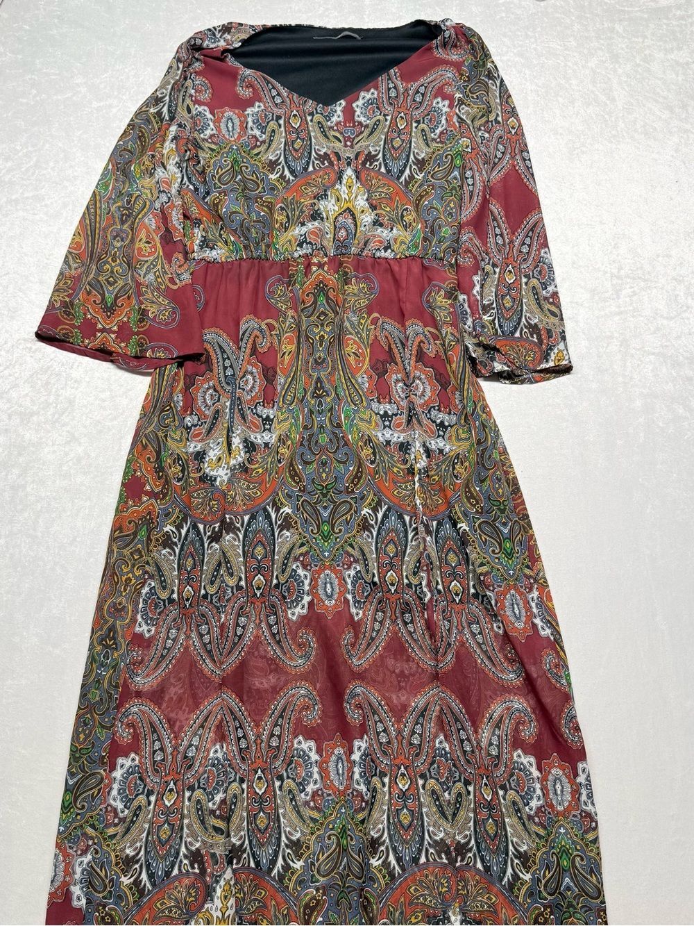 VTG Avon Signature Collection paisley Print V-Neck Maxi Dress in Burgundy